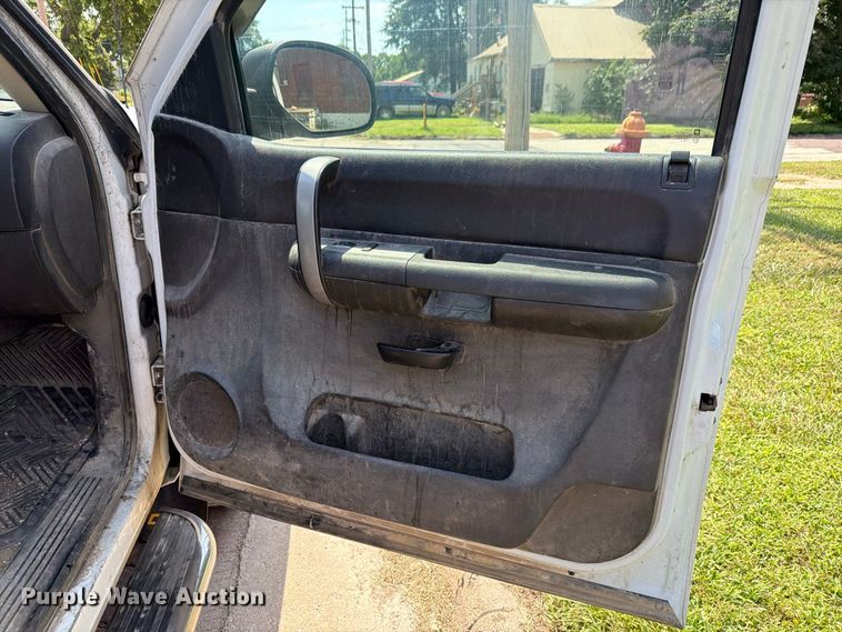 image for item EV2473 2008 Chevrolet Silverado 1500 Crew Cab pickup truck
