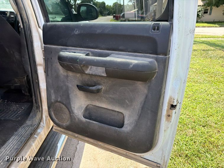 image for item EV2473 2008 Chevrolet Silverado 1500 Crew Cab pickup truck