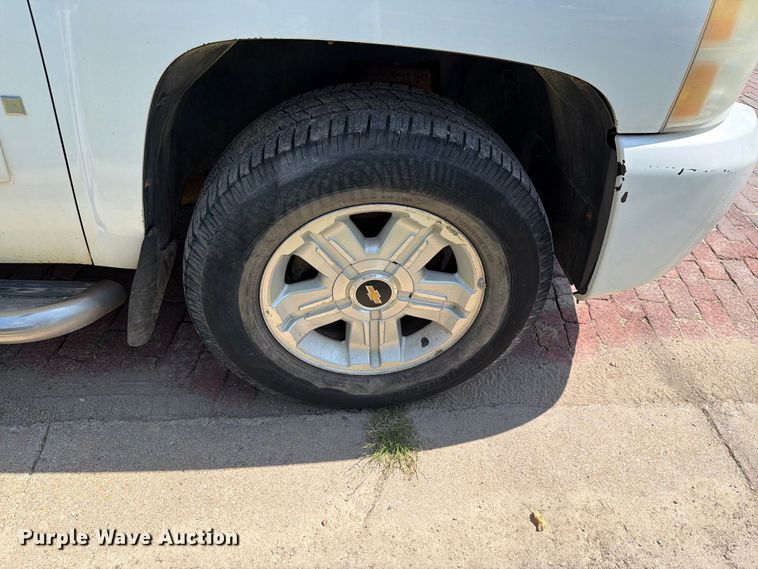 image for item EV2473 2008 Chevrolet Silverado 1500 Crew Cab pickup truck