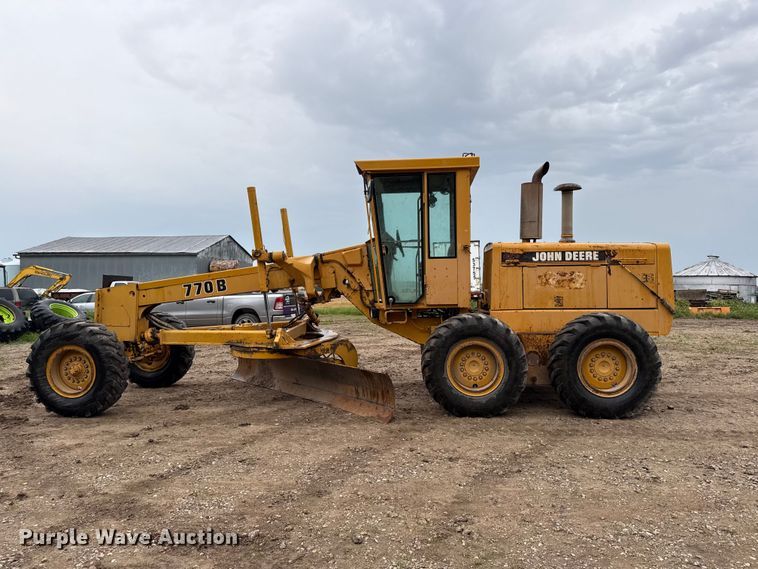 image for item EV6032 1993 John Deere 770B motor grader