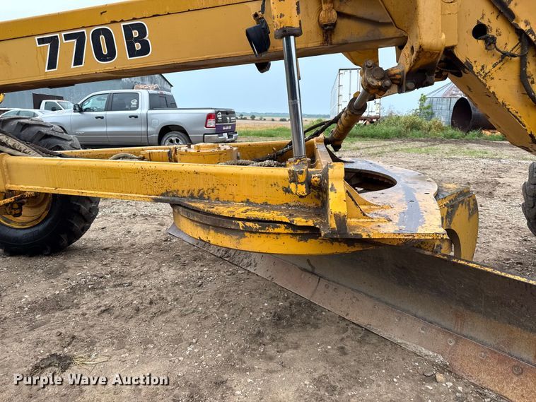 image for item EV6032 1993 John Deere 770B motor grader