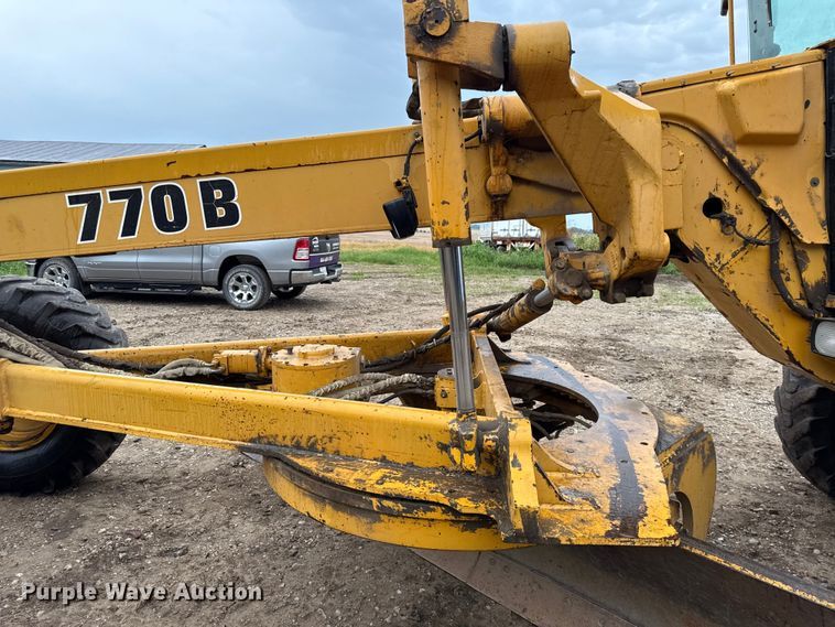 image for item EV6032 1993 John Deere 770B motor grader