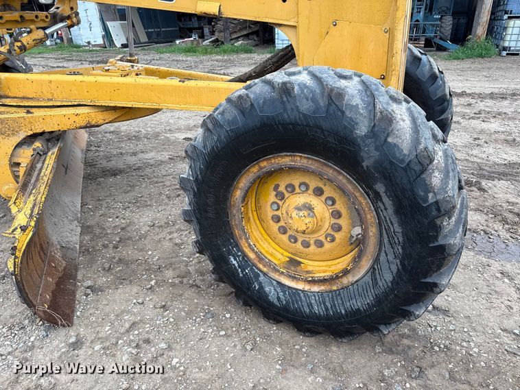 image for item EV6032 1993 John Deere 770B motor grader
