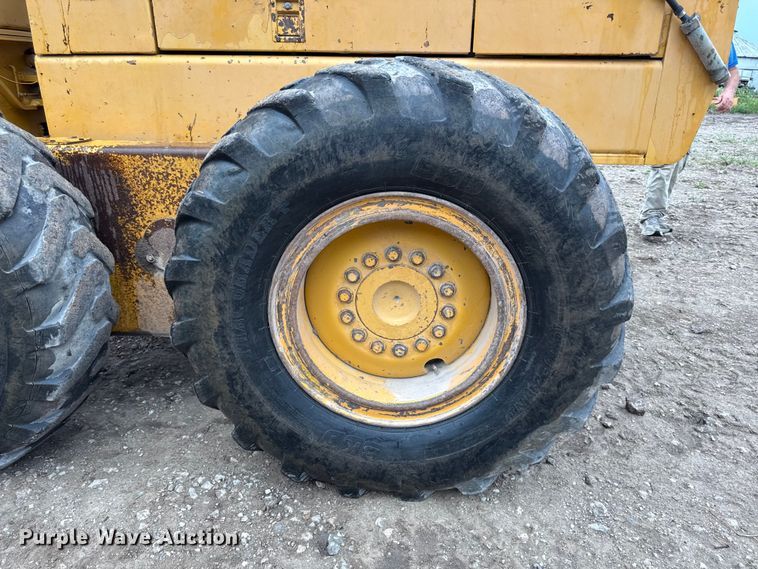 image for item EV6032 1993 John Deere 770B motor grader