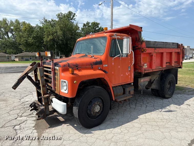 1986 International 1754 dump truck