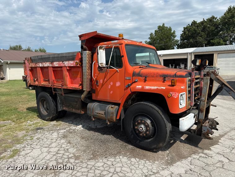 image for item EV6058 1986 International 1754 dump truck