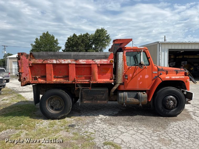image for item EV6058 1986 International 1754 dump truck