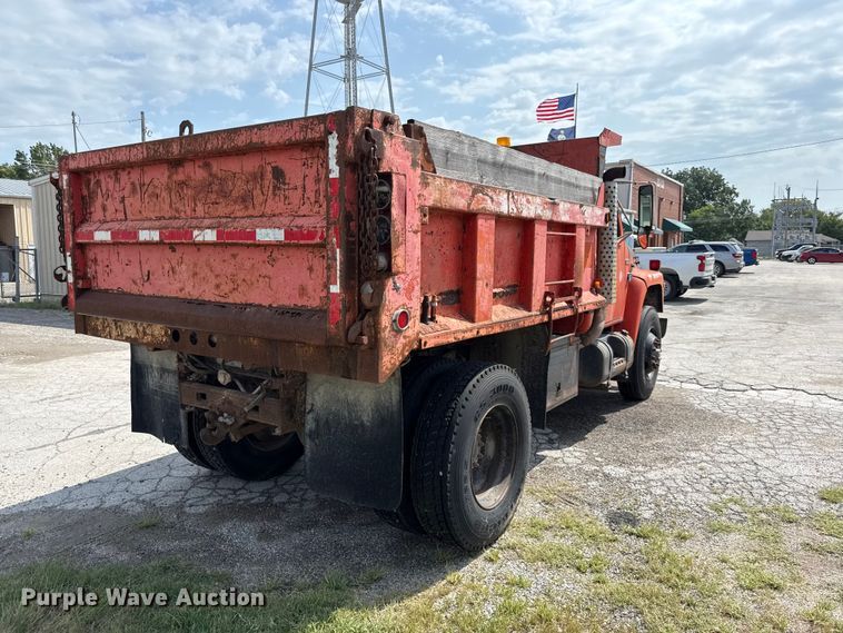 image for item EV6058 1986 International 1754 dump truck