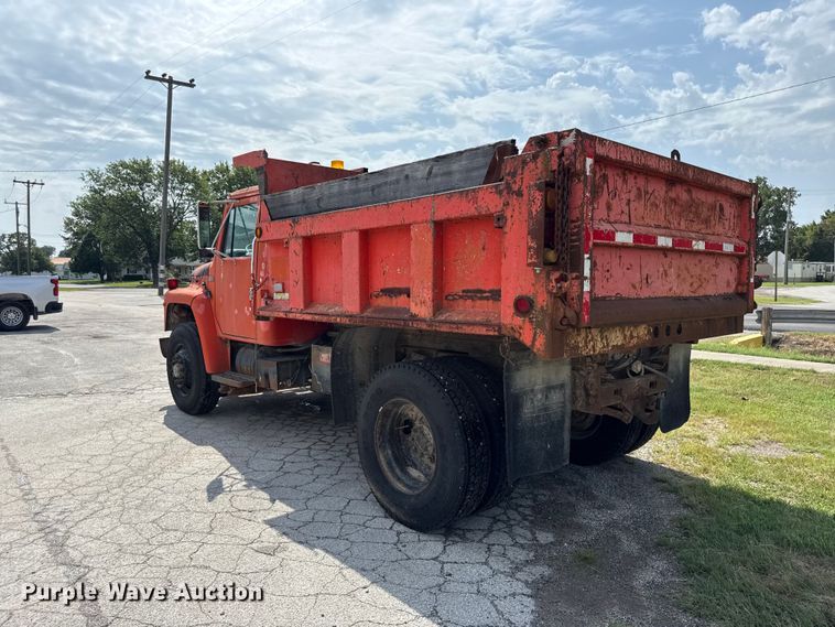 image for item EV6058 1986 International 1754 dump truck