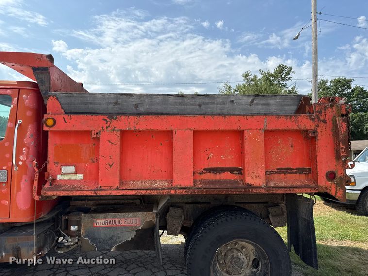 image for item EV6058 1986 International 1754 dump truck
