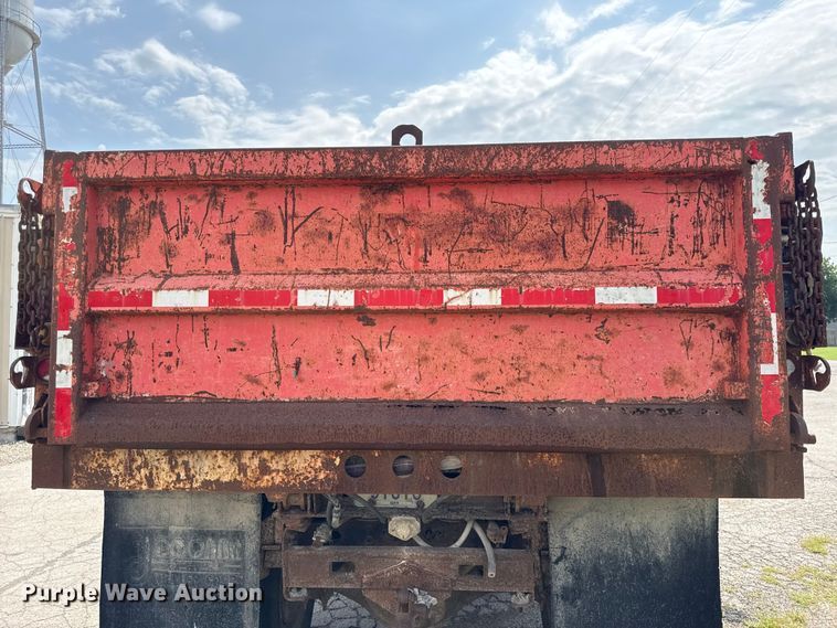 image for item EV6058 1986 International 1754 dump truck