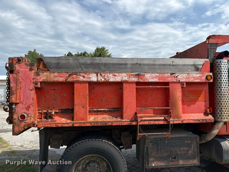 image for item EV6058 1986 International 1754 dump truck