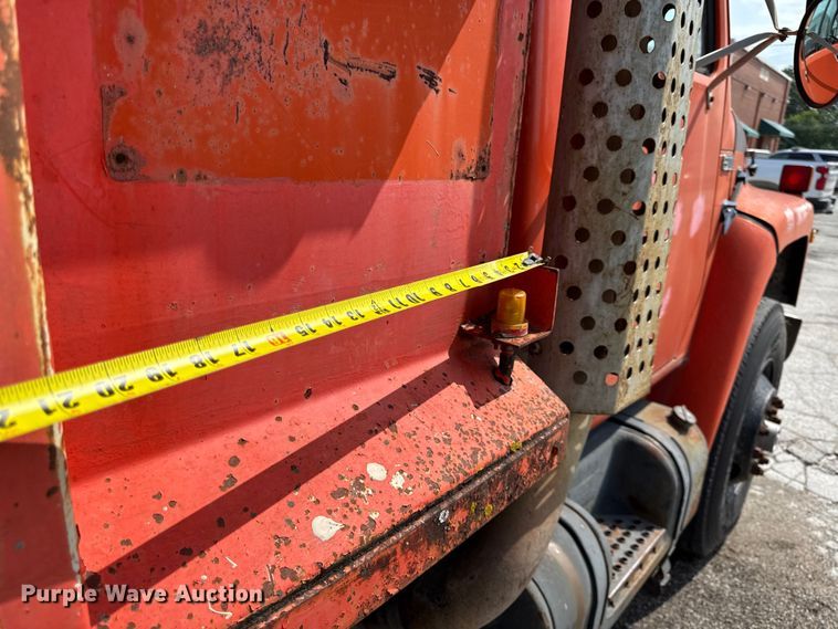 image for item EV6058 1986 International 1754 dump truck