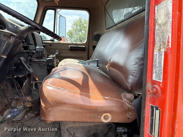 image for item EV6058 1986 International 1754 dump truck
