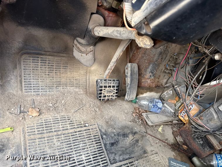 image for item EV6058 1986 International 1754 dump truck