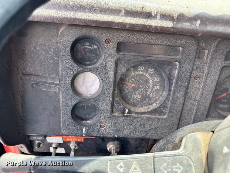 image for item EV6058 1986 International 1754 dump truck