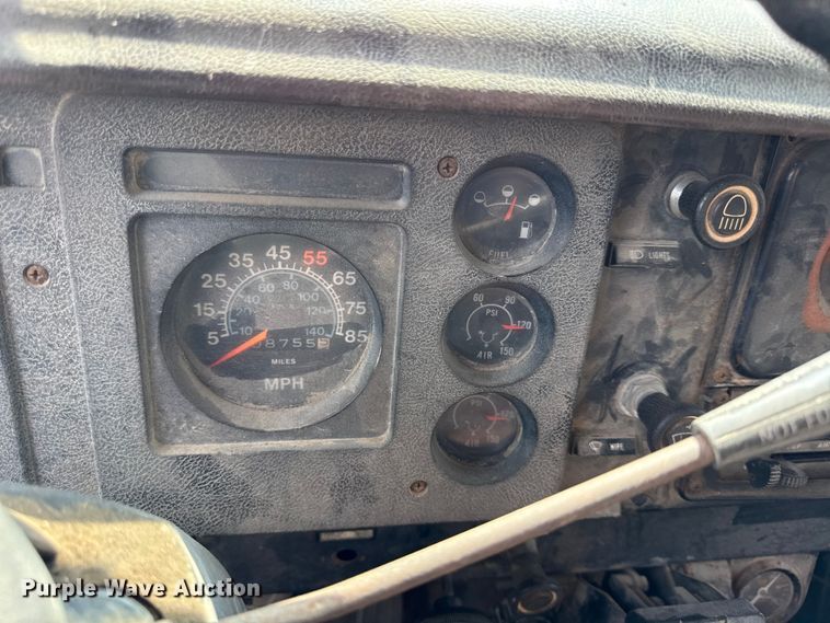 image for item EV6058 1986 International 1754 dump truck