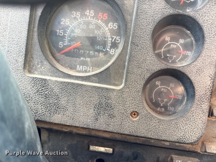 image for item EV6058 1986 International 1754 dump truck