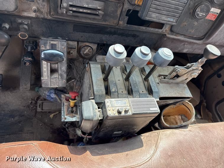 image for item EV6058 1986 International 1754 dump truck
