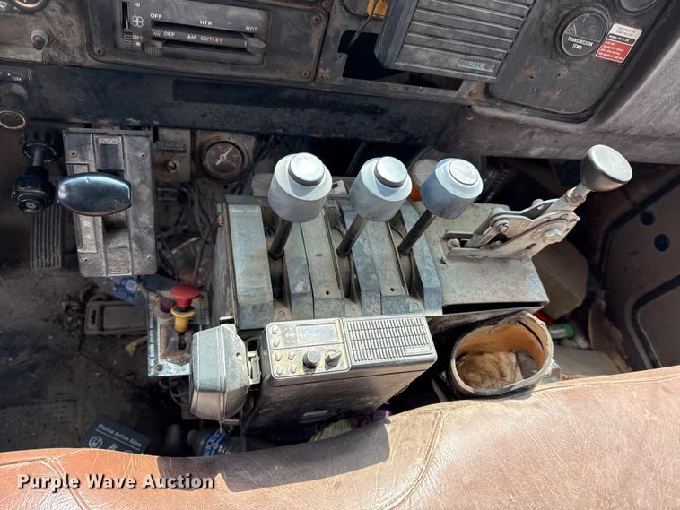 image for item EV6058 1986 International 1754 dump truck