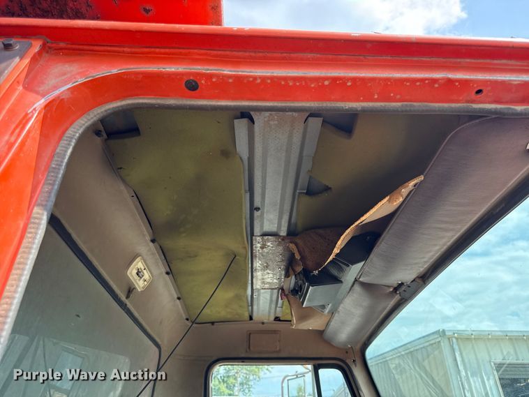 image for item EV6058 1986 International 1754 dump truck