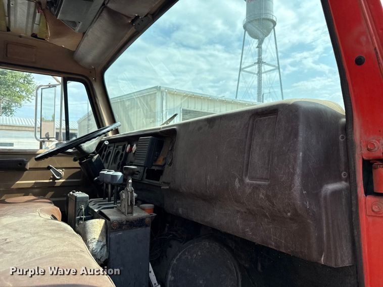 image for item EV6058 1986 International 1754 dump truck