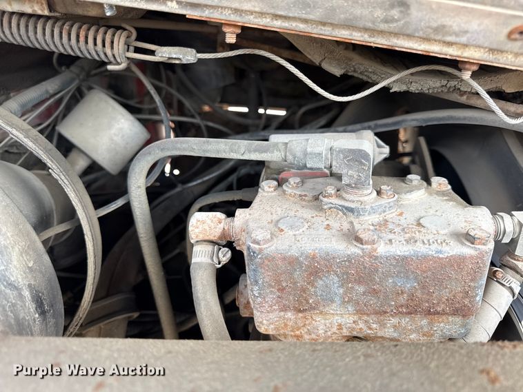 image for item EV6058 1986 International 1754 dump truck