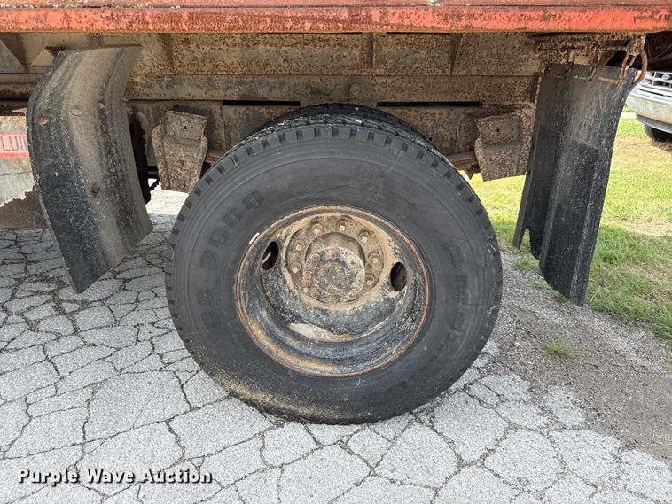 image for item EV6058 1986 International 1754 dump truck