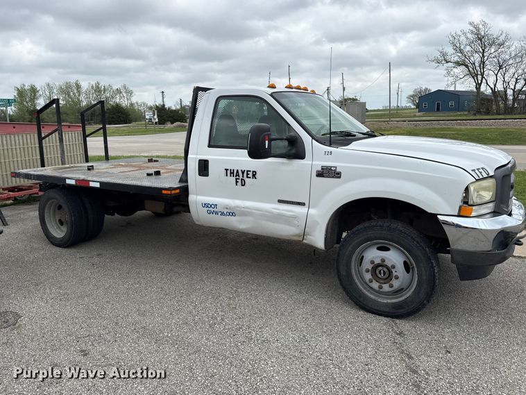image for item EV7662 2002 Ford F550 Super Duty XL flatbed truck