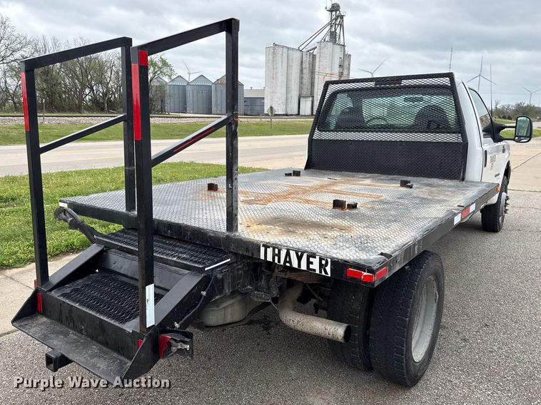 image for item EV7662 2002 Ford F550 Super Duty XL flatbed truck