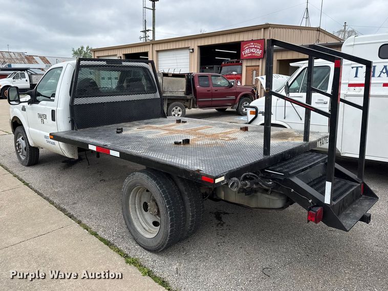 image for item EV7662 2002 Ford F550 Super Duty XL flatbed truck
