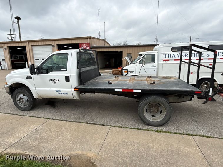 image for item EV7662 2002 Ford F550 Super Duty XL flatbed truck