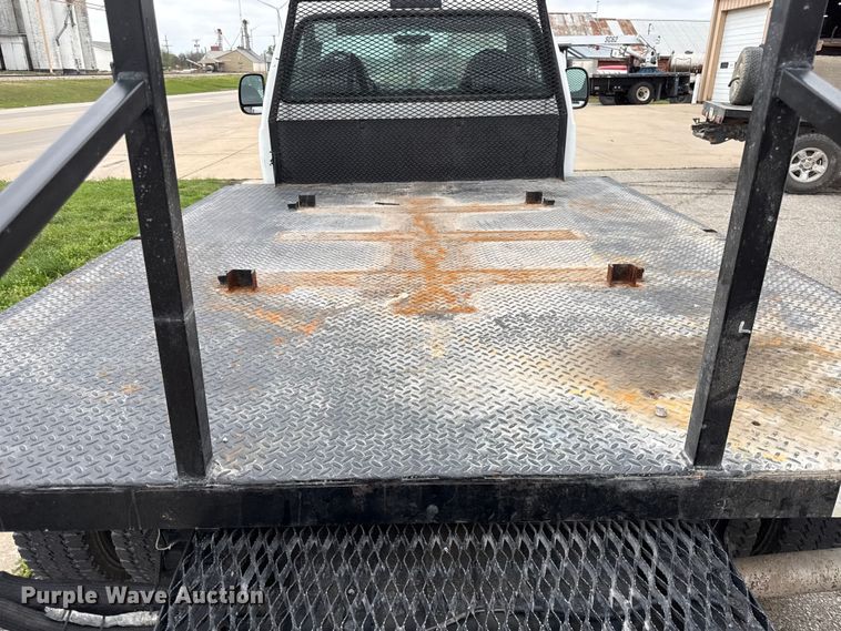 image for item EV7662 2002 Ford F550 Super Duty XL flatbed truck