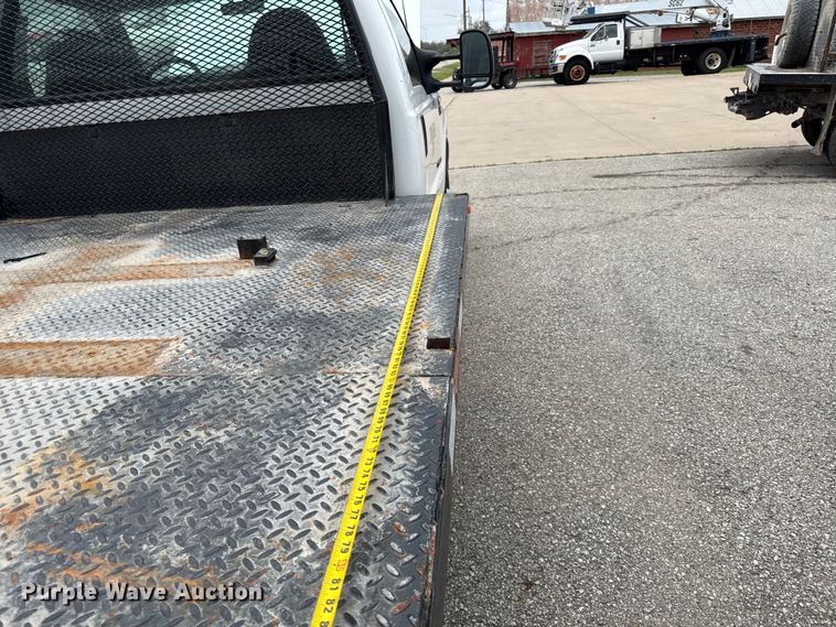 image for item EV7662 2002 Ford F550 Super Duty XL flatbed truck