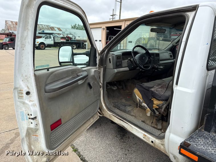 image for item EV7662 2002 Ford F550 Super Duty XL flatbed truck