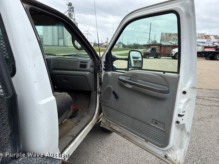 image for item EV7662 2002 Ford F550 Super Duty XL flatbed truck