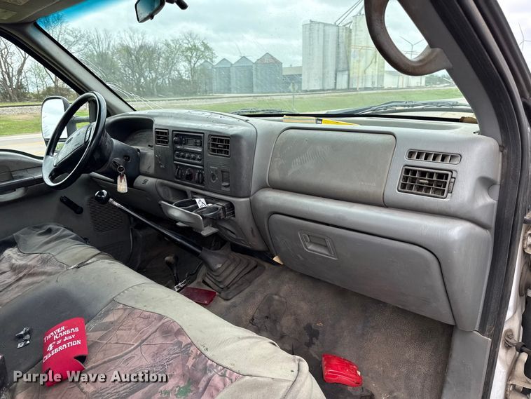image for item EV7662 2002 Ford F550 Super Duty XL flatbed truck