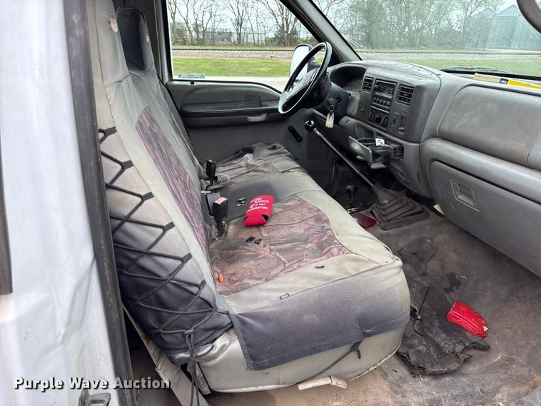 image for item EV7662 2002 Ford F550 Super Duty XL flatbed truck