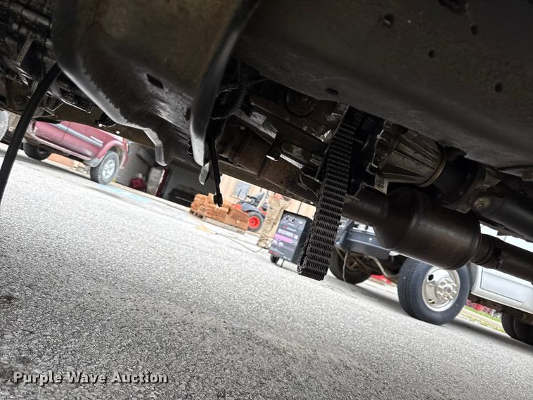 image for item EV7662 2002 Ford F550 Super Duty XL flatbed truck