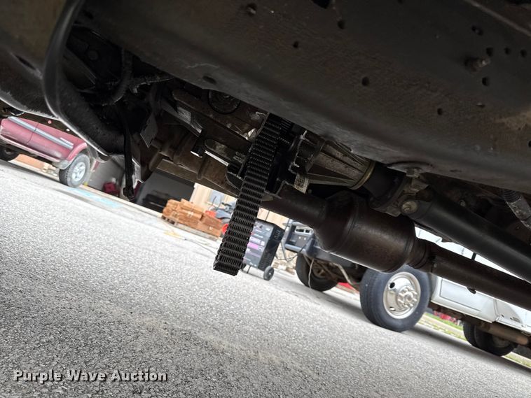image for item EV7662 2002 Ford F550 Super Duty XL flatbed truck