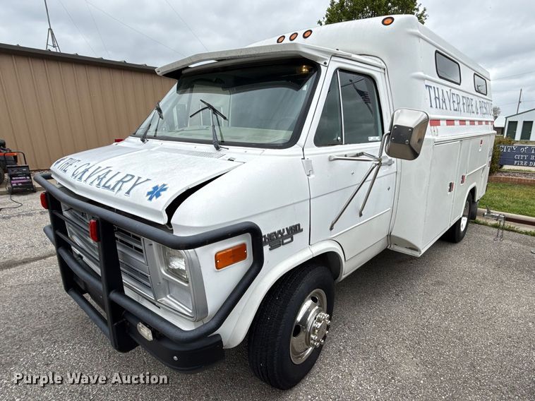 1988 Chevrolet C30 utility van