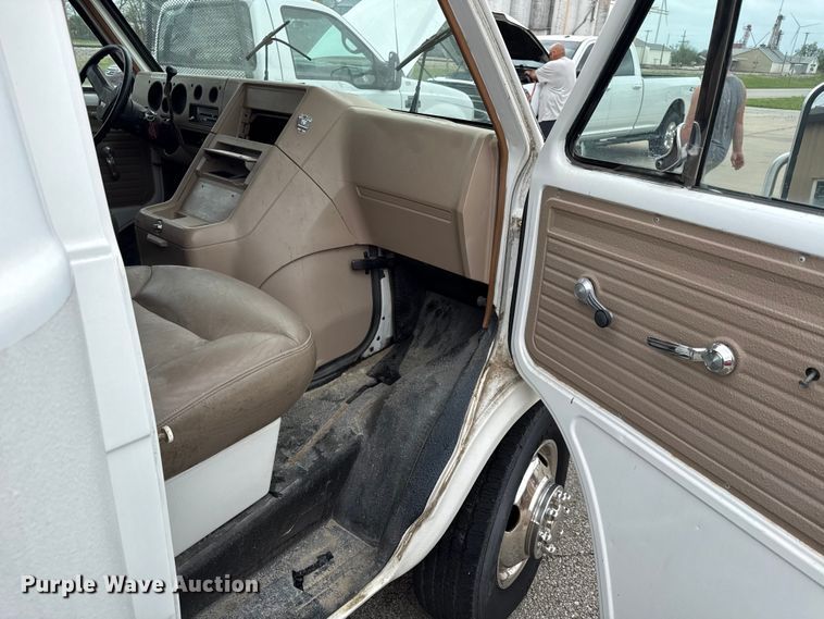 image for item EV7663 1988 Chevrolet C30 utility van
