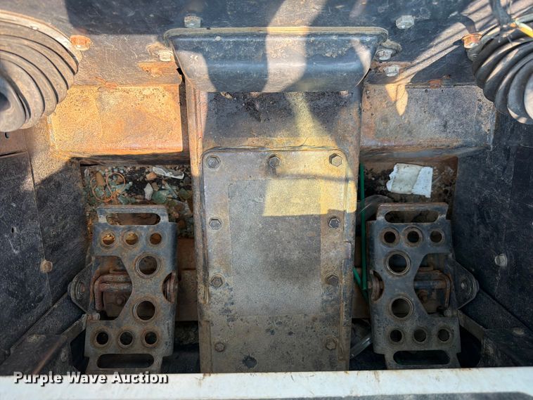 image for item EW2182 2009 Bobcat S184 skid steer loader
