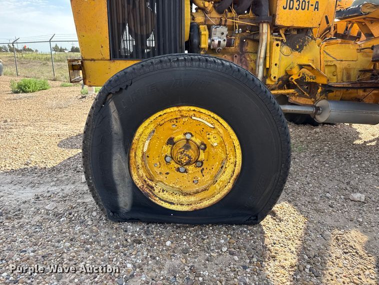 image for item EW4128 John Deere 301A tractor