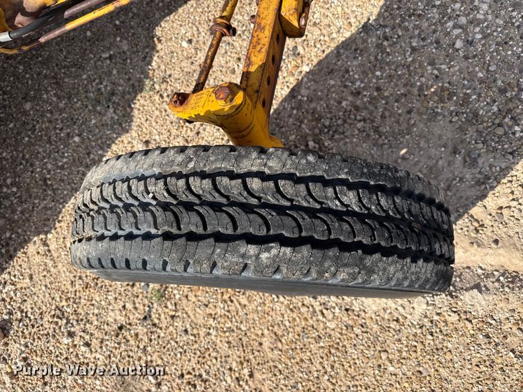 image for item EW4128 John Deere 301A tractor