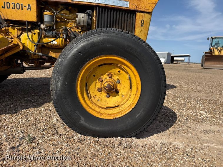 image for item EW4128 John Deere 301A tractor