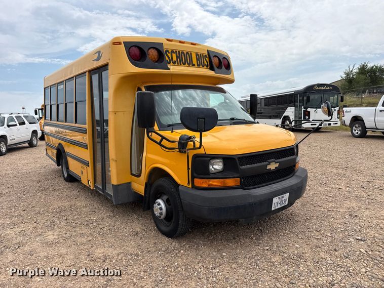 image for item EW4131 2016 Chevrolet school bus