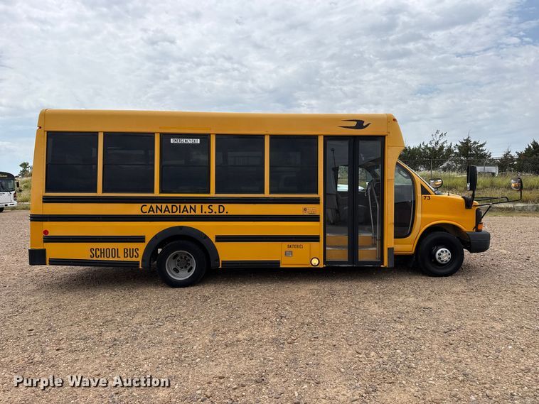 image for item EW4131 2016 Chevrolet school bus