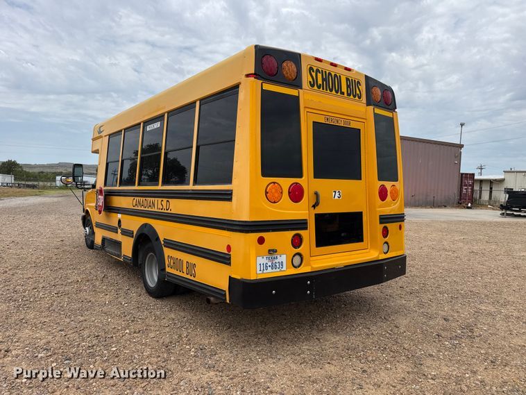 image for item EW4131 2016 Chevrolet school bus