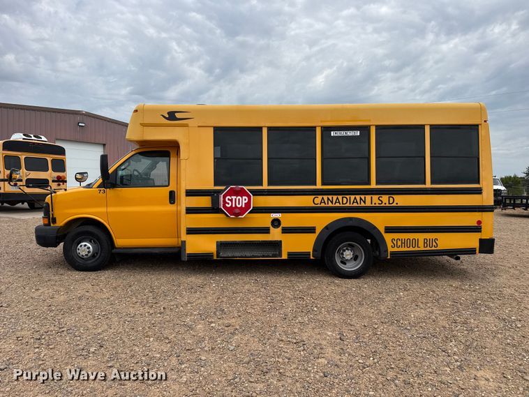 image for item EW4131 2016 Chevrolet school bus